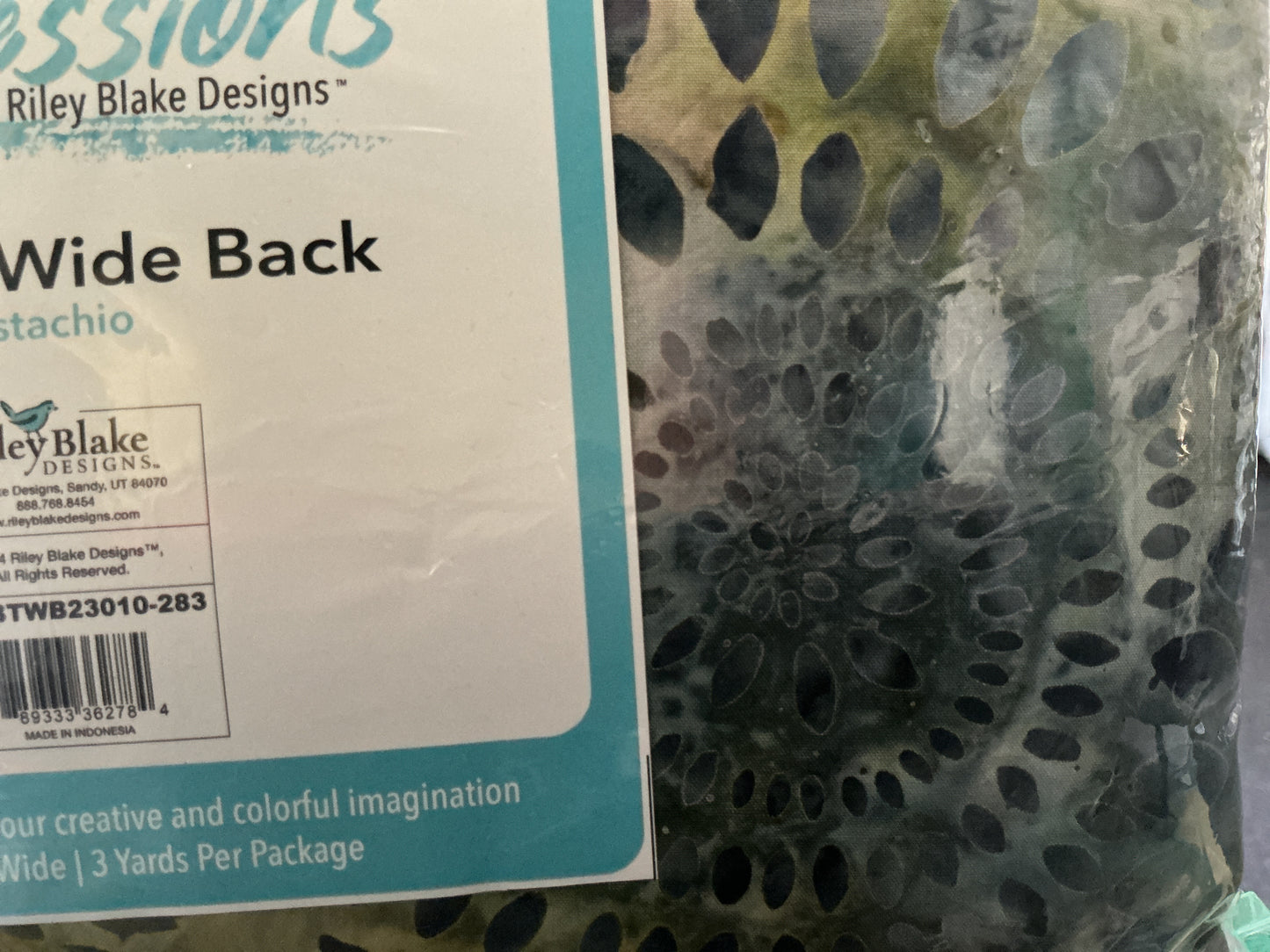 Batiks Tapas Dahlias 108” wide