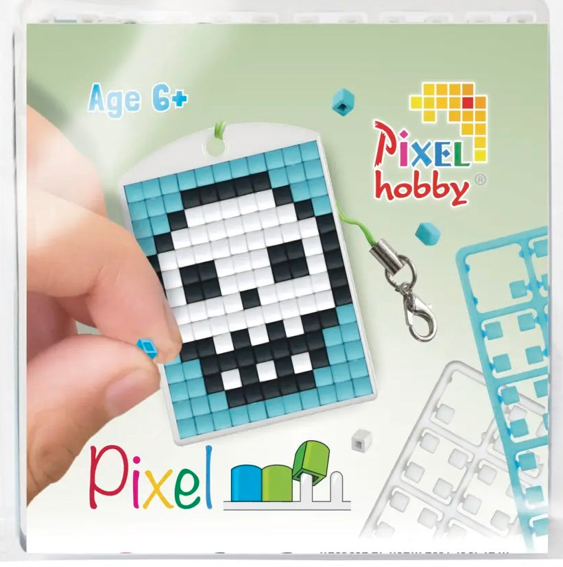 Pixel Medallion Keychain - Skull 23130
